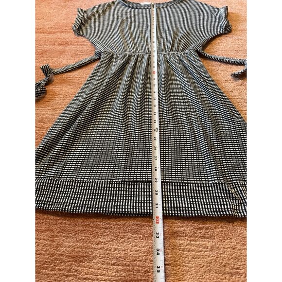 Caution To The Wind womens belted knit dress black white short sleeve size M - Picture 5 of 8